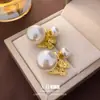 Pendientes de Aguja Plateada con Perlas y Diseño de Mariposa, Pendientes Elegantes Retro de Nicho de Gama Alta, Joyería para Orejas Exquisita de Lujo Ligero y Delicada