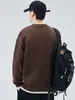 Suéter de Punto Suelto con Cuello Redondo Falso de Dos Piezas para Hombre Invierno 2026 Diseño de Moda Sentido del Diseño Prendas Base Ropa de Hombre