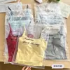 Camisola Feminina Estilo Desejo Puro com Design Doce e Picante, Efeito Emagrecedor Plissado, Bojos Embutidos, Adequada para Usar em Camadas ou Sozinha, Lindo Design nas Costas