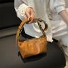 Bolsa mensageiro de ombro de couro macio popular da moda deste ano 2025 verão nova versátil ins cor sólida bolsa dumpling estilo estrangeiro