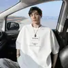 2026 Verano Nuevo Estilo Letra Cuello Redondo Estilo Americano Moderno Bordado Camiseta Manga Corta Juvenil Holgada Moderna Marca Top para Hombres