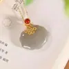 Plata de Ley 925 Chapada en Oro de 24K Púrpura Ahumado Jade Retro Clásico Palacio Ciudad Prohibida Ruyi Xiangyun Elegante Colgante Cheongsam para Dama
