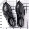 Zapatos de cuero para hombre, nuevos zapatos de primavera y otoño con diseño de rayas a mano, informales, de negocios, estilo británico coreano, para trabajo, novios y bodas.