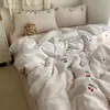 Conjunto de cama jacquard 100% algodão estilo coreano feminino de quatro peças com estampa de cerejinhas, capa de edredom bordada 1.5m, conjunto de três peças 100% algodão