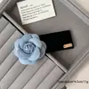 Pasador de Camelia Azul Lazo Francés Nuevo Verano 2025 Pinza Lateral Pasador de Flor Dulce Adorno para el Cabello para Mujeres