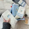 Calcetines de felpa de invierno para mujer, engrosados y cálidos, diseño de oso de dibujos animados azul, para uso en casa, calcetines de media pantorrilla forrados de forro polar, calcetines largos para dormir