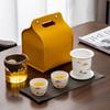 Jade graso de oveja como un pez en el agua, taza exprés pintada en oro, juego de té kung fu de viaje portátil para exteriores, traje de cerámica, una tetera, dos tazas