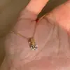 Colar Pingente de Diamante Único Redondo Íris Retrô Francês de Luxo Leve Corrente de Clavícula Versátil de Alta Qualidade de Nicho Exquisito