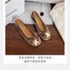 Zapatos planos casuales para mujer, estilo nuevo, rejuvenecedores, zapatos planos de tacón bajo 2026, bailarinas de punta redonda con estampado de estrellas, parte superior de piel, apertura poco profunda, con un lazo
