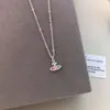 Luz colgante de corazón geométrico dulce rosa palo cadena de clavícula de circón de lujo versátil exquisita Saturno diseño de nicho collar