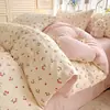 Conjunto de Quatro Peças de Gaze Dupla Camada Algodão Madeira Super Macio Classe A ins Roupa de Cama para Mãe e Bebê Capa de Edredom Saia de Cama Conjunto de Três Peças para Dormitório Estudantil