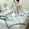 Manta Toalla de Gasa de Tres Capas de Algodón Puro Manta Cubierta de Toalla de Algodón para Verano Manta para Siesta en la Oficina Colcha Fresca de Verano Manta Individual para Aire Acondicionado