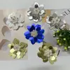 Suministro Directo en Stock de Accesorios para Ropa con Lentejuelas Multicolor en Forma de Flor y Perlas. Especializados en 13 Años de Autoproducción y Autoventa, Venta al por Mayor de Comercio Exterior