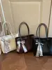 Bolso de axila transfronterizo para mujer, bolso de mano elegante 2026, nuevo bolso tote de alto valor estilo commuter chic
