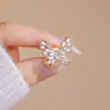 Broche de mariposa hueco con diamantes brillantes, pasador de seguridad anti-luz, decoración fija para cárdigan, bufanda
