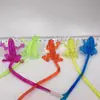 Pared de escalada hombre araña mano pegajosa cigarra mano pegajosa palma resortera dinosaurio pellizcar música pelota colgante artefacto de descompresión para niños