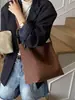 Bolsa Saco de Couro Macio Yuezizi para Mulheres, Novo Modelo 2025, Bolsa Cesta de Mão Estilo Ultra-Casual, Bolsa de Ombro e Transversal para o Dia a Dia