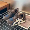 Tenis forrados de felpa para niños, nuevo estilo invierno 2025, zapatos casuales para niños, tenis para niñas, zapatillas para bebé con suela suave