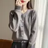 Cardigan de punto de punto fino con botones de concha de estrella de mar, cuello redondo, adelgazante, estilo nuevo de principios de primavera transfronterizo, suéter exterior de felpa Andy amarillo para mujer