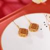 Pendientes colgantes de plata de ley S925 con diseño de cera de abejas bañada en oro y nubes auspiciosas retro con diseño de diamantes Ruyi, con temperamento que combina con todo.