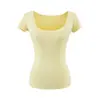 Camiseta de Verão de Seda e Lã de Manga Curta, Slimming, com Decote em U Grande, que Revela Levemente a Clavícula, Marca a Cintura, é Respirável e Possui um Design Sexy de Ombros Retos, Usada por Influenciadores