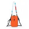 Bolsa para botella de agua estilo montaña color block dopamina estilo nuevo unisex deportes al aire libre bolsa cruzada pequeña con cordón portátil bolsa de hombro