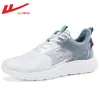 Zapatos de meter para hombre, nuevos zapatos de malla de verano, zapatillas deportivas casuales de malla fly-knit, resistentes al desgaste, amortiguadores, suela blanda