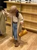 Otoño 2026 Nuevo Estilo Coreano Ropa Infantil Niñas Suéter de Punto Holgado Casual Chaqueta con Capucha de Botones