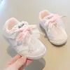 Sapatos de menina, tênis esportivos infantis, novos sapatos Dexun 2026, sapatos casuais de malha moda primavera e outono para meninas