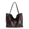 Nova Bolsa Tote Casual e Fashion de Couro Macio Grande Capacidade Estilo Literário Temperamento Simples Bolsa de Mão Grande de Ombro Único