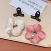 Flor Puff ~ Clip de agarre de flequillo de sentido avanzado para mujer, tamaño pequeño, horquilla de medio lazo, clip para la cabeza en la parte posterior, tocado nuevo 2024