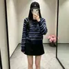 Cárdigan de Punto Rayado para Mujer, Nuevo Estilo Otoño/Invierno 2026, Suéter Corto Casual Relajado de Corte Ajustado, Nueva Prenda de Abrigo de Otoño