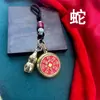 Nuevo Estilo Moneda de Dinero Espíritu de la Montaña Cinabrio Llavero Colgante para Llaves de Coche, Adorno de Mano para Atraer Riqueza y Aliviar el Estrés, Colgante Unisex para Bolso