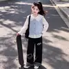Conjunto de Moda Versátil Casual con Capas, Camisa Chaleco Dulce y Sencillo Dopamina para Niñas, Otoño 2026