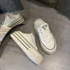 Meias-pantufas Fechadas Europeias Mais Vendidas para Mulheres, Novos Tênis de Lona com Solado Grosso Aumentador de Altura de Nicho da Primavera de 2026, Tênis Brancos Super Populares