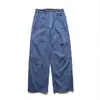 Calça casual workwear retro americana para homens, apresentando um design plissado de alta qualidade, detalhes únicos nos bolsos, um caimento solto, pernas largas e um corte reto.