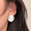 Pendientes de personalidad exagerada con superficie curva irregular y superficie brumosa esmerilada para mujer, estilo extremadamente simple, pendientes Joker personalizados a la moda.