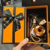 Llavero de pan alcalino colgante pequeño croissant bagel creativo colgante para mochila escolar regalo de graduación regalo pequeño