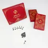 Cartas de juego hechas a medida para el juego de "Guandan", con núcleo negro, superficie texturizada tipo tela y propiedades antideslizantes y resistentes al desgaste. Disponible en un juego de doble cubierta. Hecho de fábrica para el juego de "Guandan."