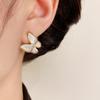 Pendientes de mariposa de nácar natural de lujo ligero de moda francesa aguja de plata s925 temperamento simple suave comodín pendientes al por mayor