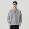 Sudadera de cuello polo de estilo minimalista de marca de moda para hombre, ajuste holgado, top casual versátil de alta resistencia, nuevo modelo para primavera y otoño de 2026