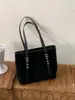 Bolso de mano de cuero encerado PU de alta calidad con estilo europeo y americano, adecuado para el comercio electrónico transfronterizo; bolsa tote grande con remaches, diseñada para mujeres