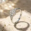 Bestseller transfronterizo en Europa y América: anillo de plata de ley S925 con moissanita completa microincrustada con diseño de nicho, moderno y de lujo ligero
