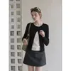 Impresionante conjunto de punto rojo de dos piezas con mangas largas para mujer, nueva colección otoño 2026, corte ajustado, favorecedor y con un estilo relajado, perfecto como capa interior