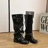 Botas de motociclista de moda con hebilla de cinturón holgada para mujer, botas altas de tacón grueso de nicho otoño 2026, botas de jinete que realzan la altura y estilizan