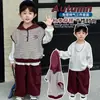 Conjunto de Tres Piezas Rayado Bordado para Niños de Primavera y Otoño, Atuendo Deportivo con Capucha Elegante para Niños, Comercio Exterior Transfronterizo