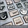 Patch de Velcro Bordado, Etiqueta Artesanal Combinada de Bordado em Relevo de Fábrica Dez Anos com Impressão Offset, Etiqueta Decorativa para Roupa Jaqueta de Penas