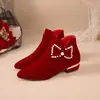 Sapatos de casamento de inverno com saltos grossos, botas curtas para mulheres, novo modelo 2025, sapatos de noiva para vestido Xiuhe, botas de salto alto vermelhas, botas de casamento com forro de pelúcia