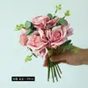 Ramo de Rosas y Eucalipto para el Día de San Valentín Flores Artificiales Adornos para Decoración del Hogar y Bodas Flores Artificiales Terminadas de Alta Gama Venta al por Mayor