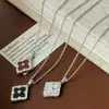 Collar Hueco de Plata de Ley S925 de Gama Alta Estilo Buccellari, Artesanía Italiana, Diseño de Nicho, Sensación Elegante y Lujosa